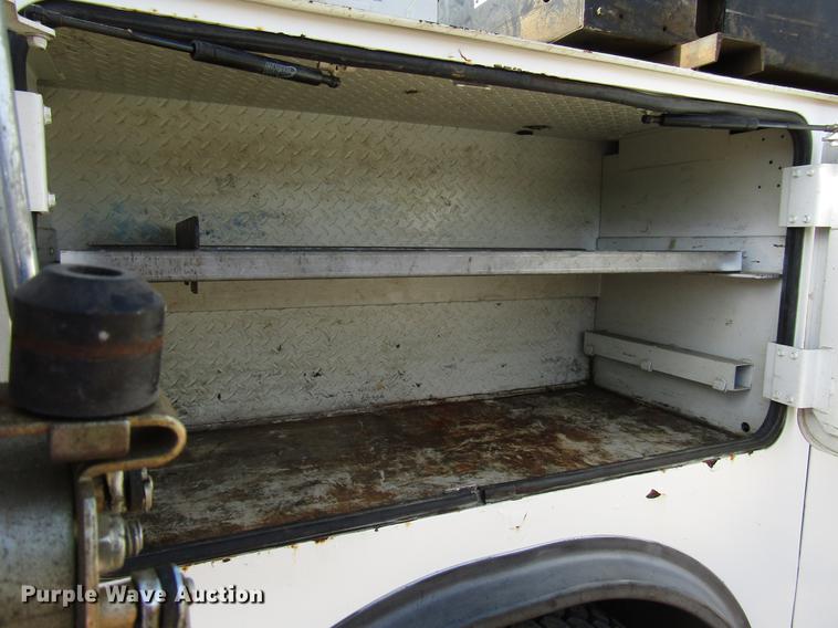 image for item FJ9635 1998 International 4700 service truck with crane