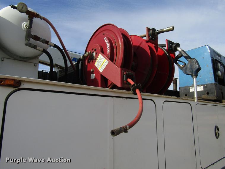 image for item FJ9635 1998 International 4700 service truck with crane