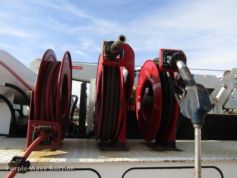 image for item FJ9635 1998 International 4700 service truck with crane