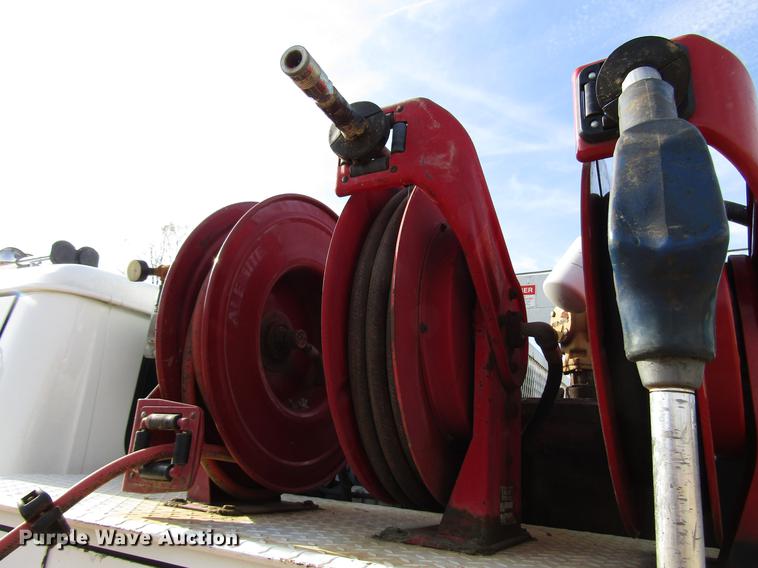 image for item FJ9635 1998 International 4700 service truck with crane