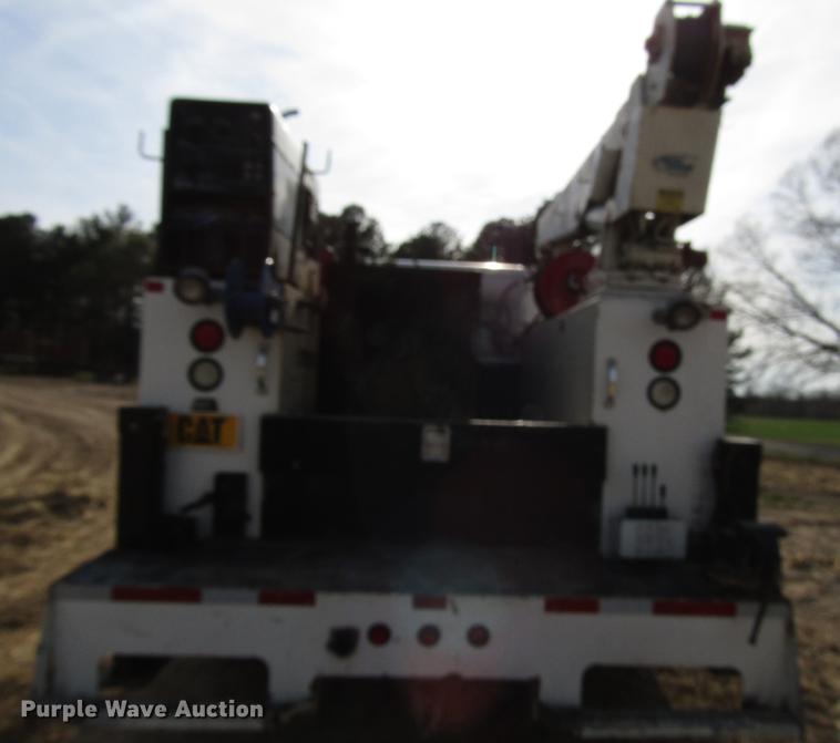 image for item FJ9635 1998 International 4700 service truck with crane