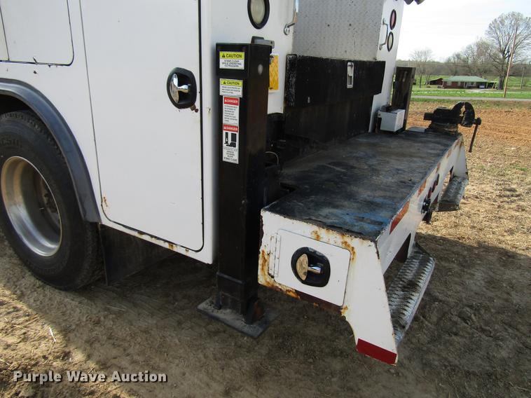 image for item FJ9635 1998 International 4700 service truck with crane