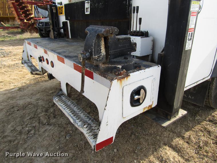 image for item FJ9635 1998 International 4700 service truck with crane