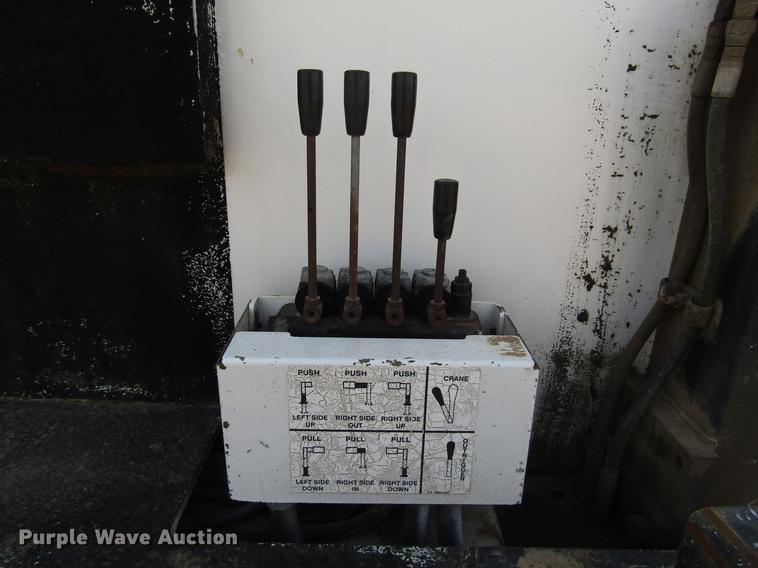 image for item FJ9635 1998 International 4700 service truck with crane