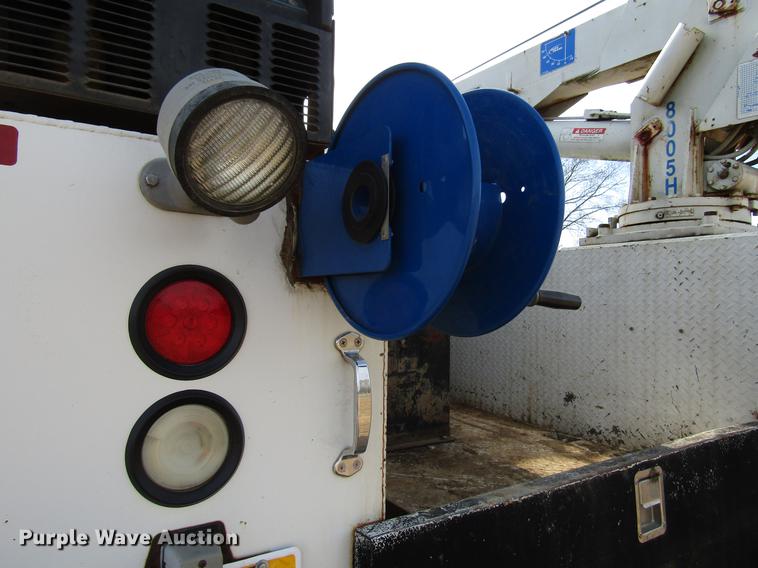 image for item FJ9635 1998 International 4700 service truck with crane