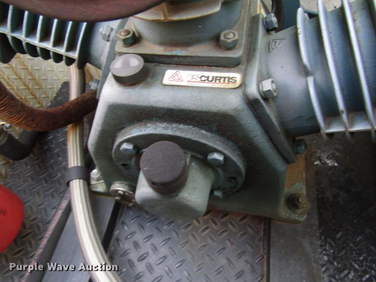 image for item FJ9635 1998 International 4700 service truck with crane