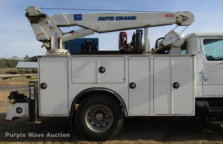 image for item FJ9635 1998 International 4700 service truck with crane