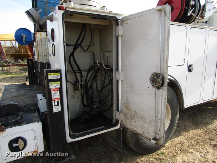 image for item FJ9635 1998 International 4700 service truck with crane