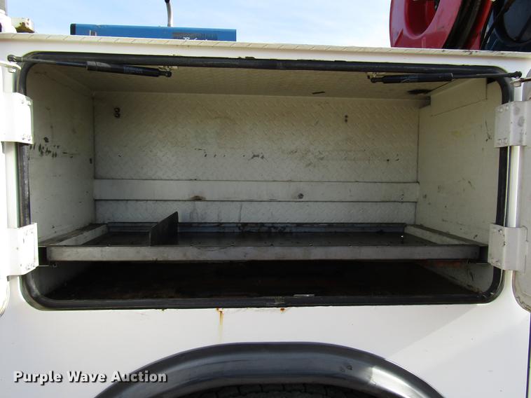 image for item FJ9635 1998 International 4700 service truck with crane