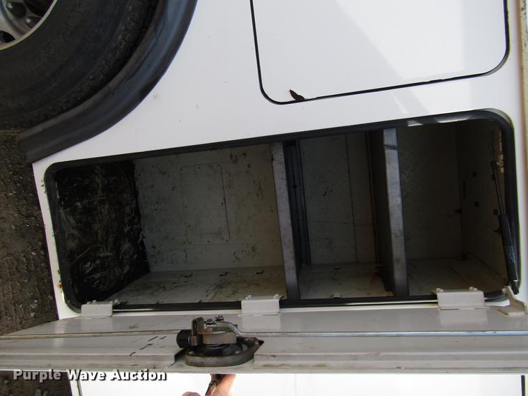 image for item FJ9635 1998 International 4700 service truck with crane