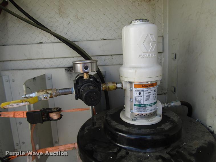 image for item FJ9635 1998 International 4700 service truck with crane