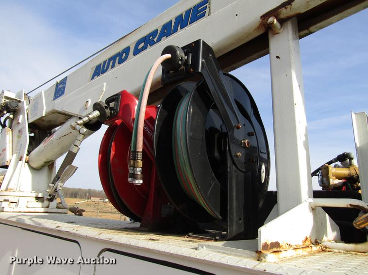 image for item FJ9635 1998 International 4700 service truck with crane