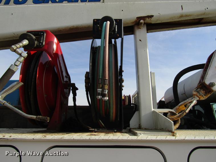 image for item FJ9635 1998 International 4700 service truck with crane