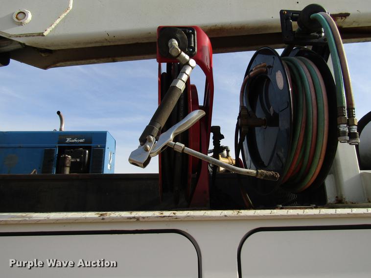 image for item FJ9635 1998 International 4700 service truck with crane