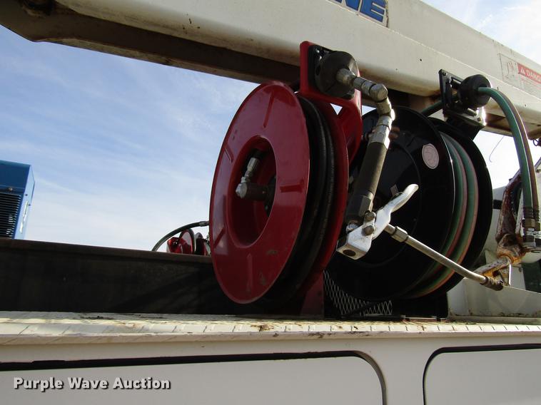 image for item FJ9635 1998 International 4700 service truck with crane