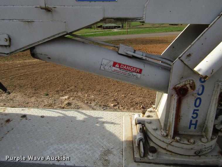 image for item FJ9635 1998 International 4700 service truck with crane