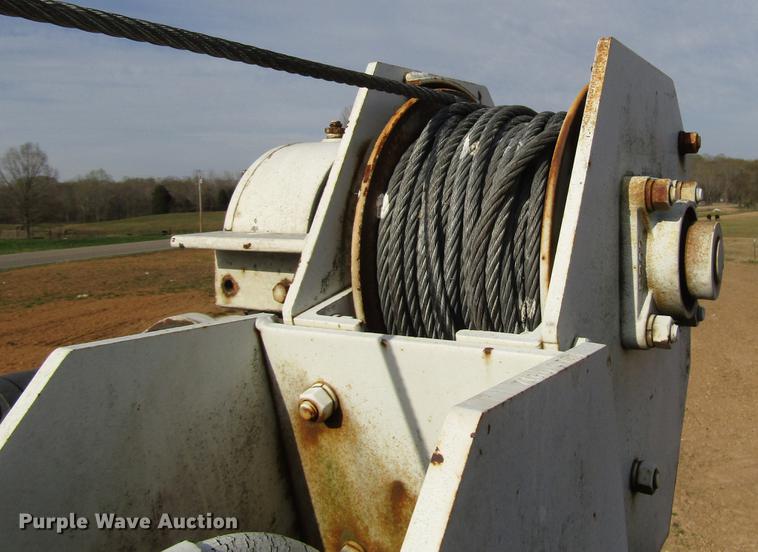 image for item FJ9635 1998 International 4700 service truck with crane