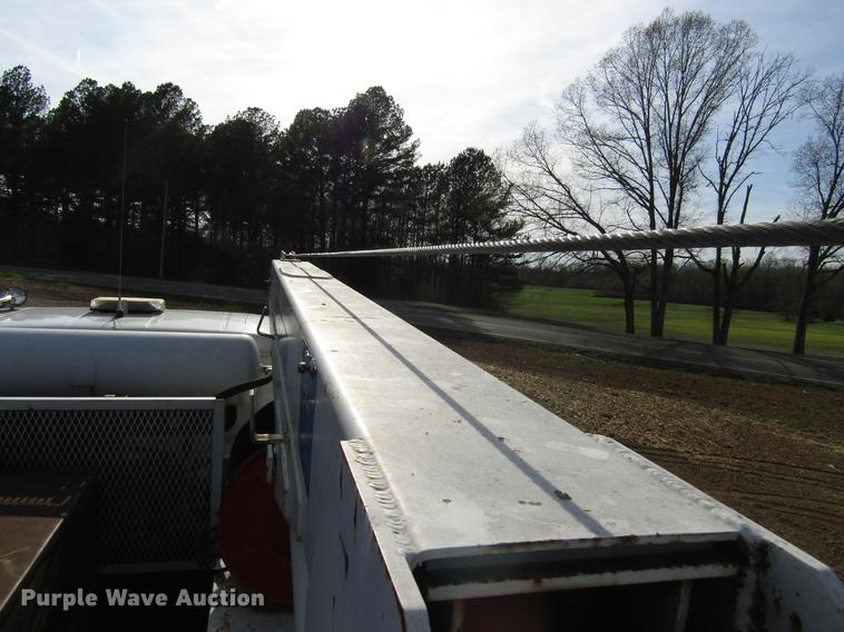 image for item FJ9635 1998 International 4700 service truck with crane