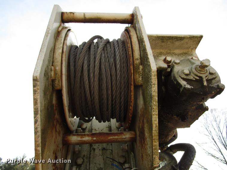 image for item FJ9635 1998 International 4700 service truck with crane