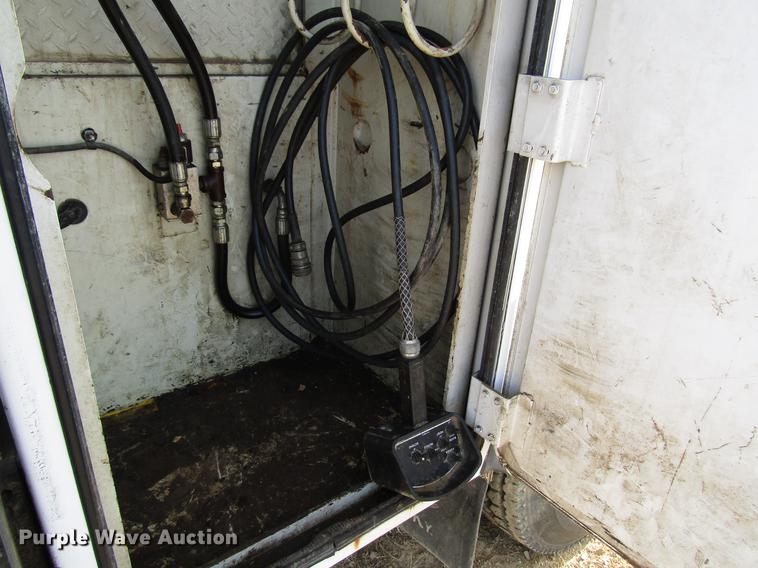 image for item FJ9635 1998 International 4700 service truck with crane