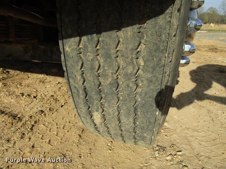 image for item FJ9635 1998 International 4700 service truck with crane