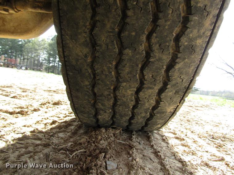 image for item FJ9635 1998 International 4700 service truck with crane