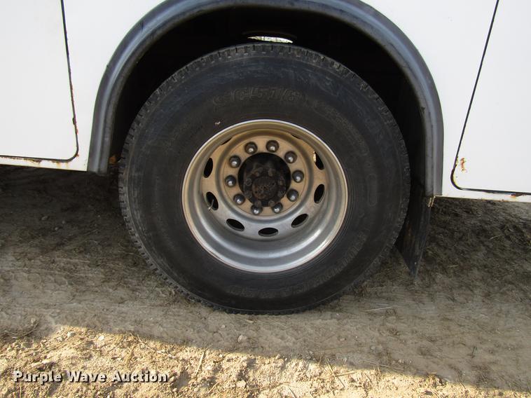 image for item FJ9635 1998 International 4700 service truck with crane