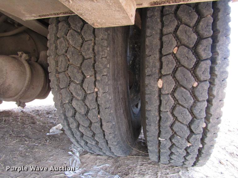 image for item FJ9635 1998 International 4700 service truck with crane