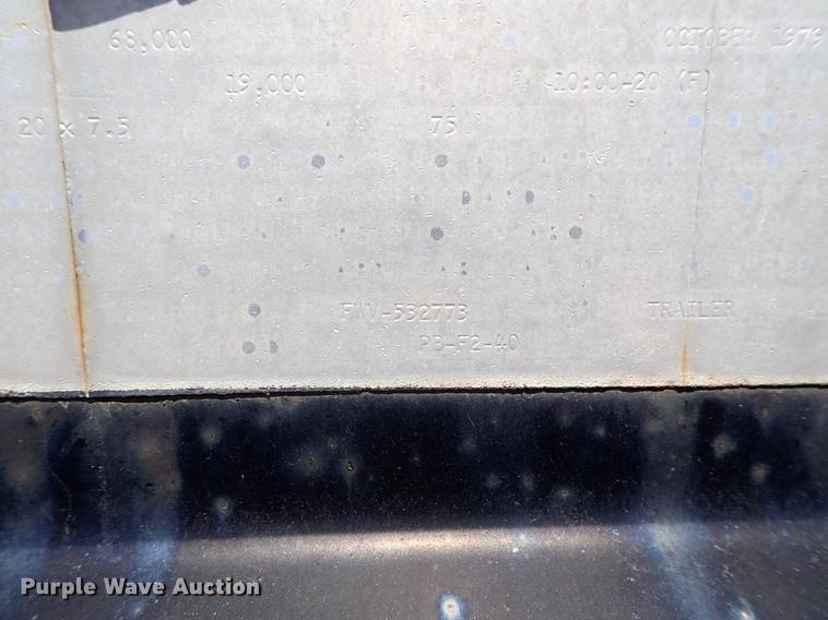 image for item FN9971 1980 Fruehauf flatbed trailer