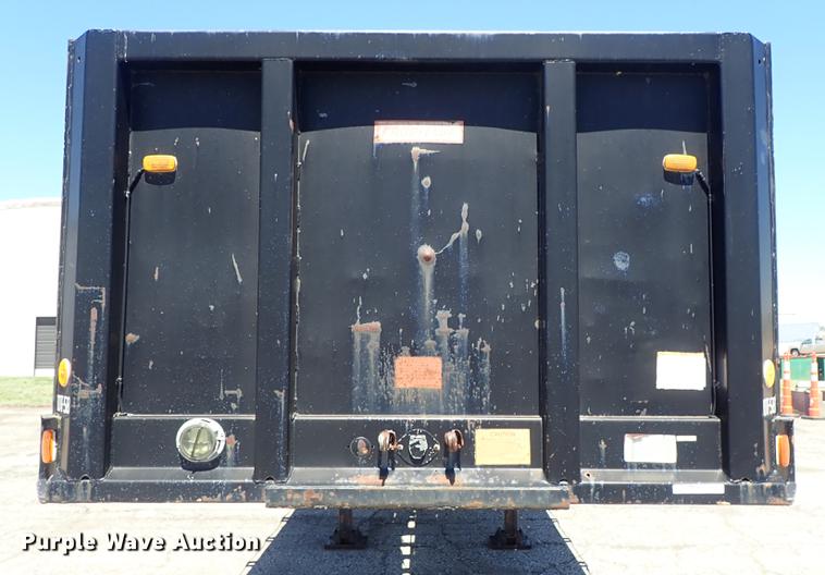 image for item FN9971 1980 Fruehauf flatbed trailer