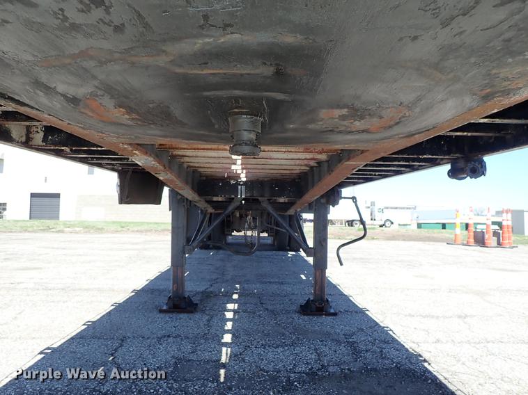 image for item FN9971 1980 Fruehauf flatbed trailer