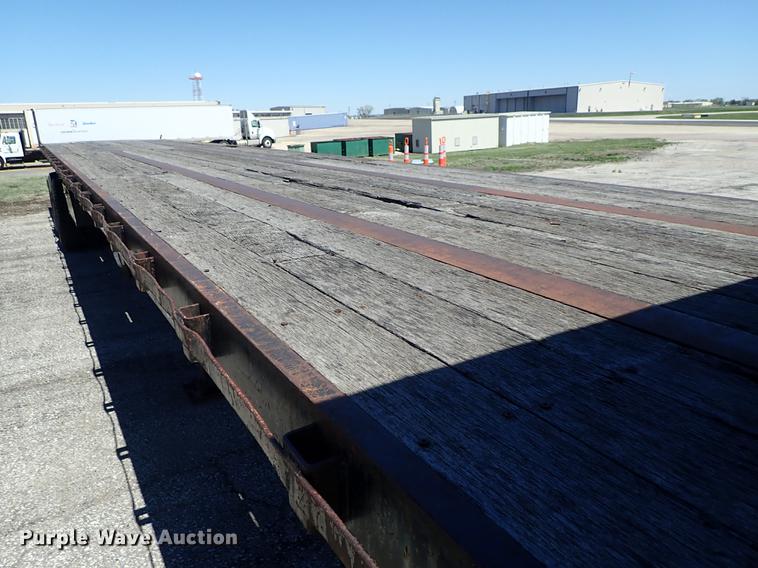 image for item FN9971 1980 Fruehauf flatbed trailer