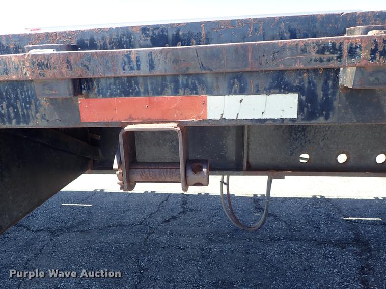 image for item FN9971 1980 Fruehauf flatbed trailer