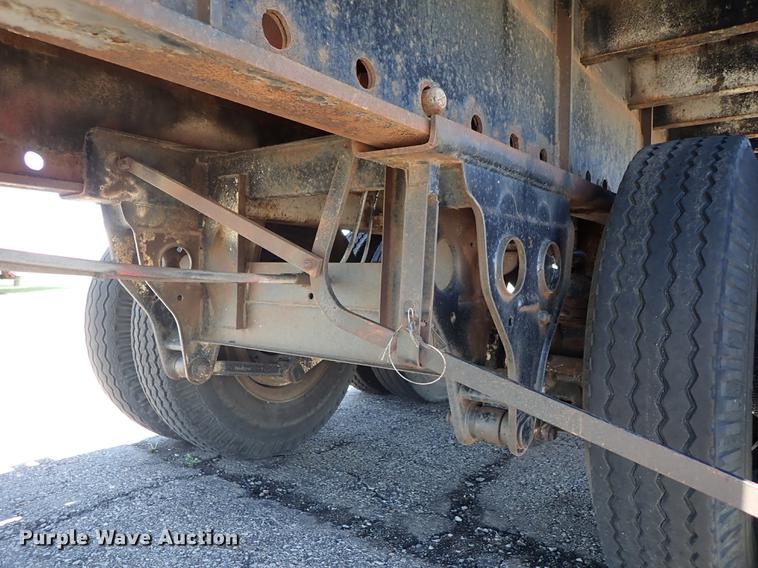 image for item FN9971 1980 Fruehauf flatbed trailer