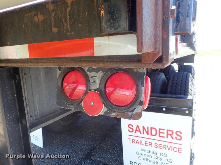 image for item FN9971 1980 Fruehauf flatbed trailer