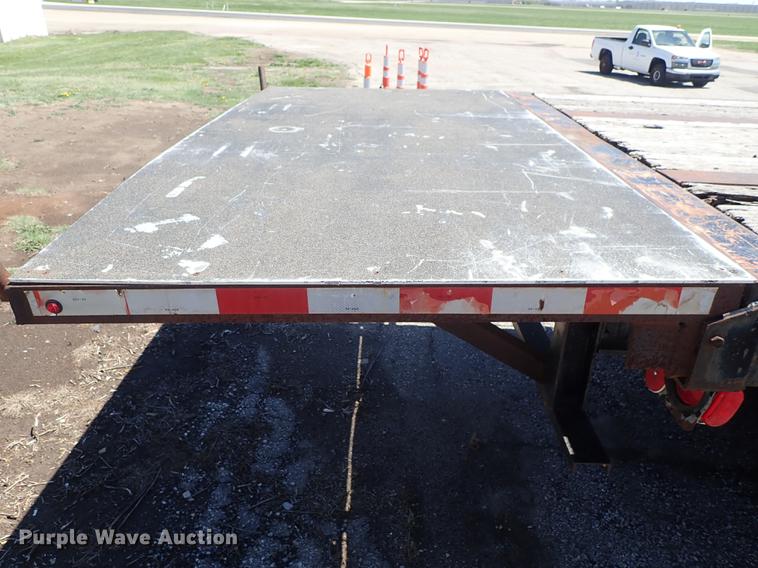 image for item FN9971 1980 Fruehauf flatbed trailer