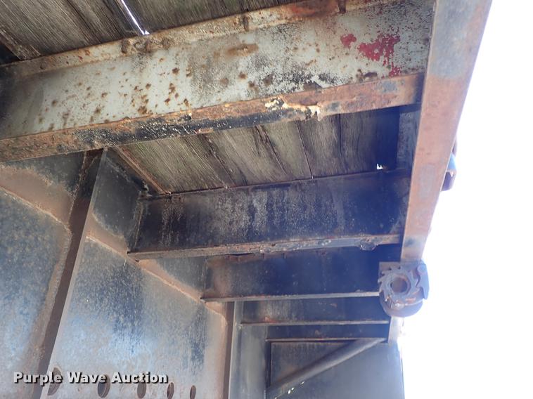 image for item FN9971 1980 Fruehauf flatbed trailer