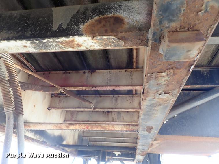 image for item FN9971 1980 Fruehauf flatbed trailer