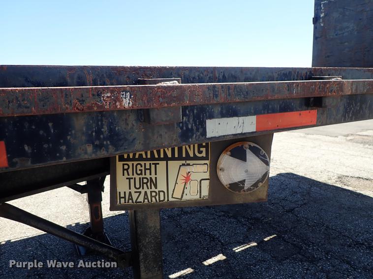 image for item FN9971 1980 Fruehauf flatbed trailer
