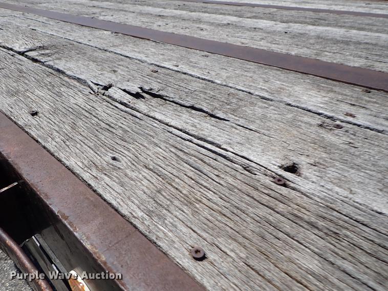 image for item FN9971 1980 Fruehauf flatbed trailer