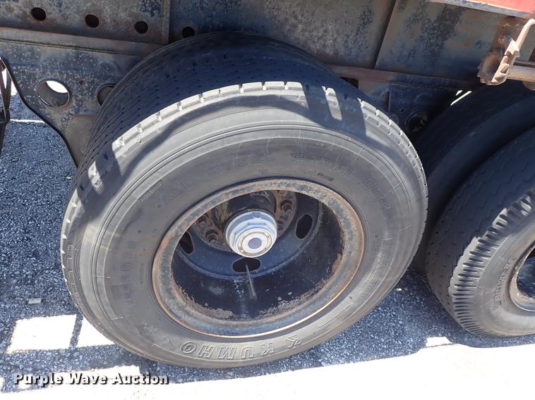 image for item FN9971 1980 Fruehauf flatbed trailer