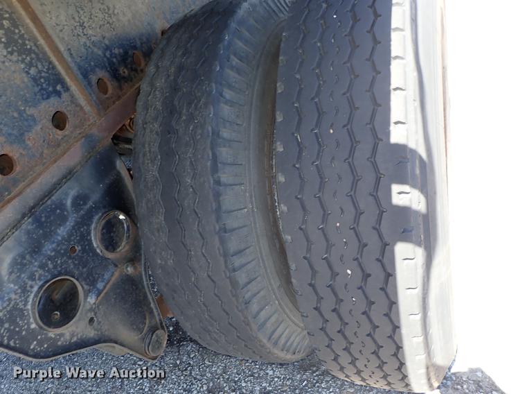 image for item FN9971 1980 Fruehauf flatbed trailer