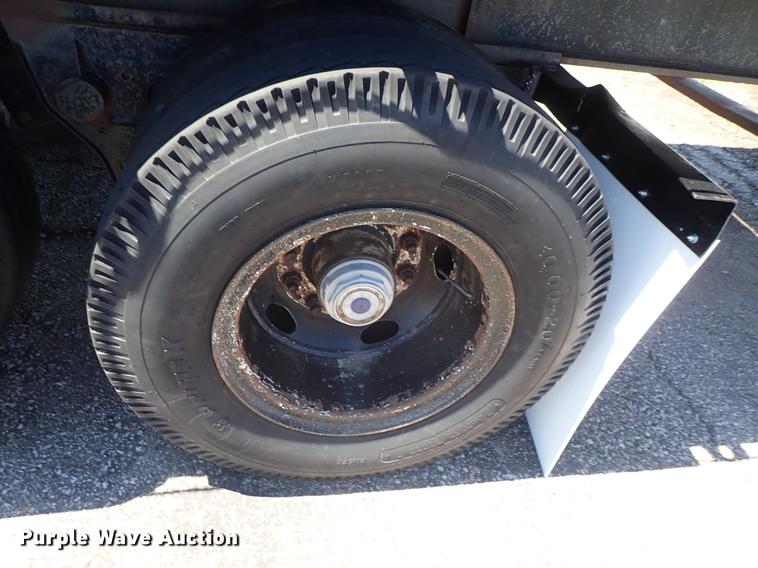 image for item FN9971 1980 Fruehauf flatbed trailer