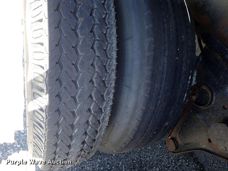 image for item FN9971 1980 Fruehauf flatbed trailer