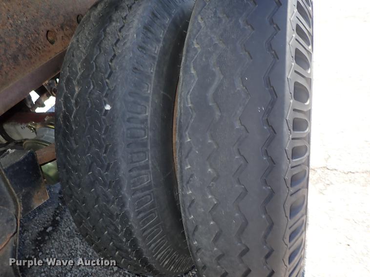 image for item FN9971 1980 Fruehauf flatbed trailer