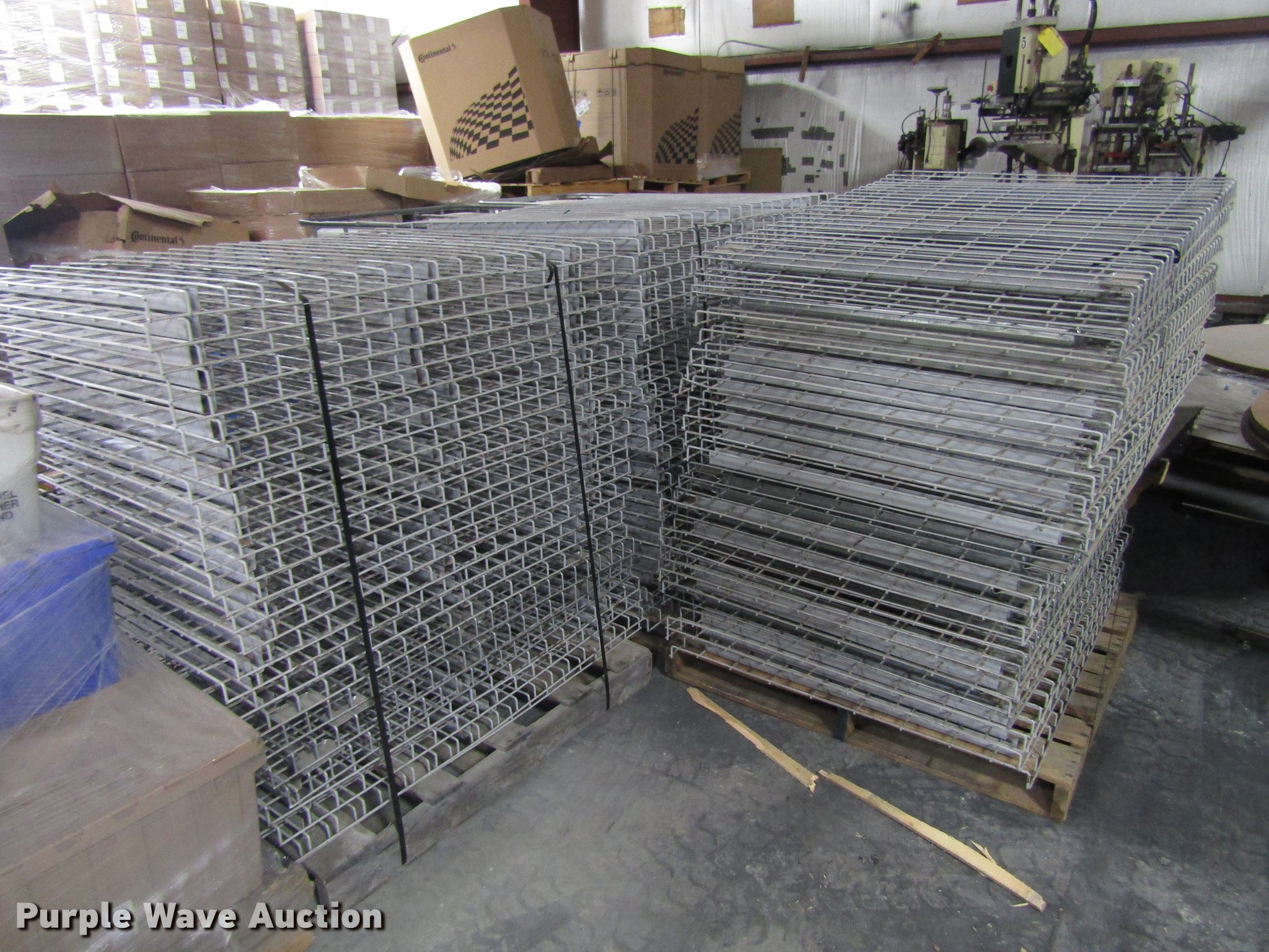 Pallet racking in Mount Pleasant, IA Item EU9605 sold Purple Wave