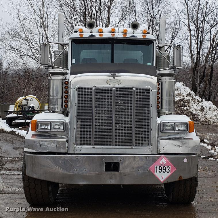 image for item AV9353 1995 Peterbilt 378 fuel truck