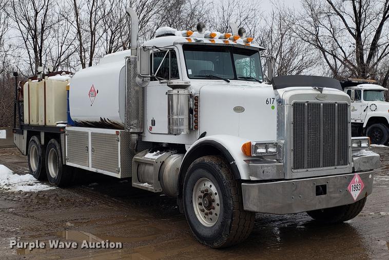 image for item AV9353 1995 Peterbilt 378 fuel truck