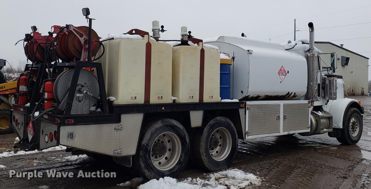 image for item AV9353 1995 Peterbilt 378 fuel truck