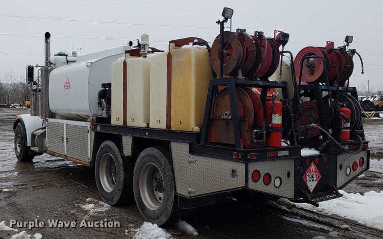 image for item AV9353 1995 Peterbilt 378 fuel truck